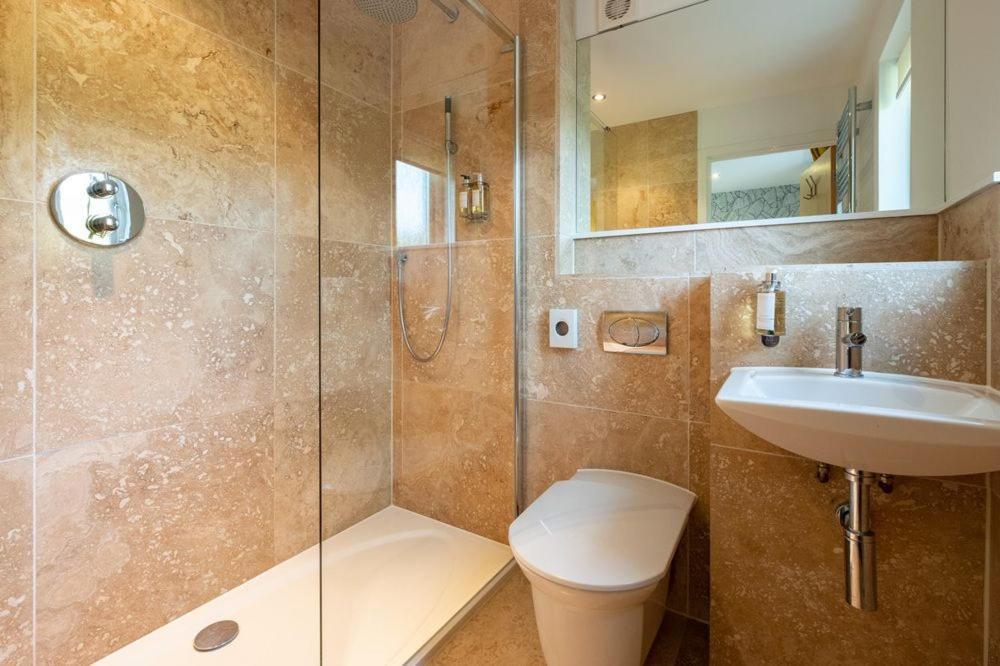 Luxurious 4 Bedroom New England Style - Trewhiddle V5 *